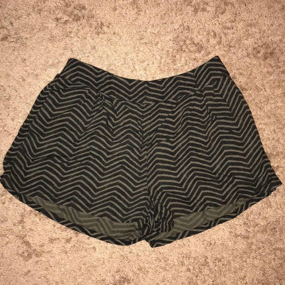 Loose Patterned American Eagle Shorts